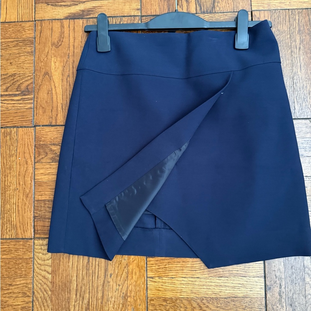JCREW Navy Blue Low Waist Mini Skirt. Size 4 lined. Like New.